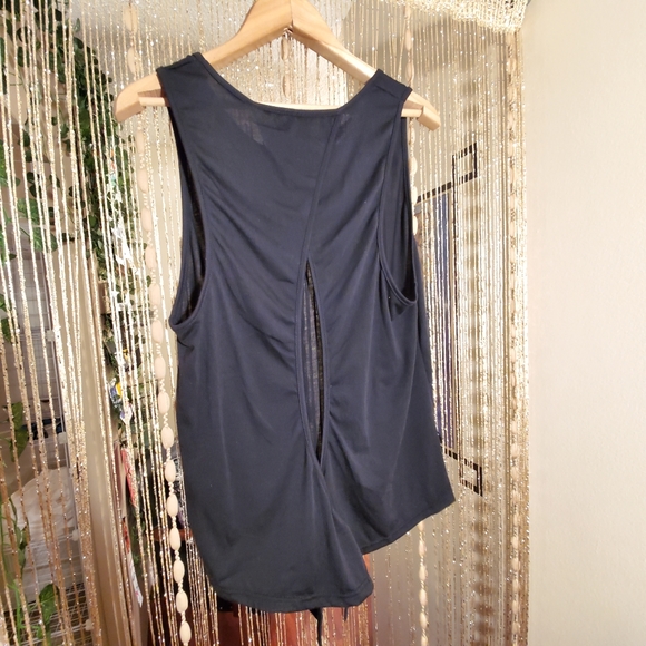 Black tie back tank top - Picture 2 of 7